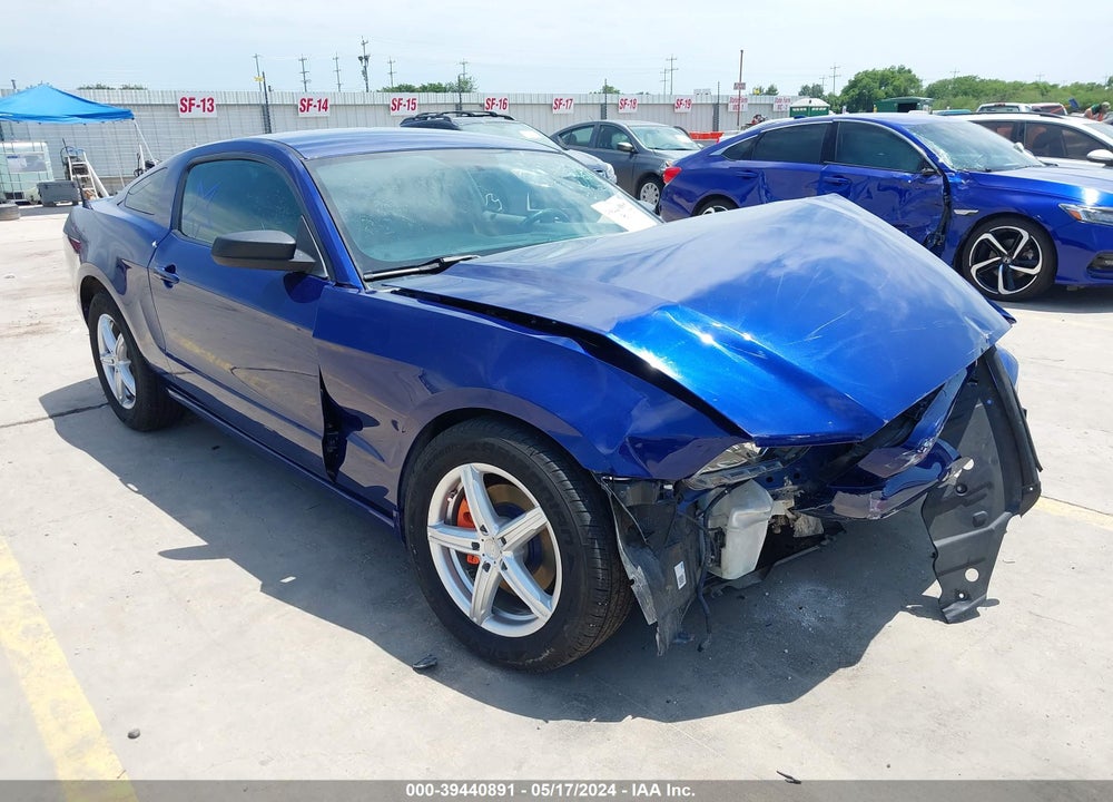 2014 FORD MUSTANG V6 VIN: 1ZVBP8AM8E5318461