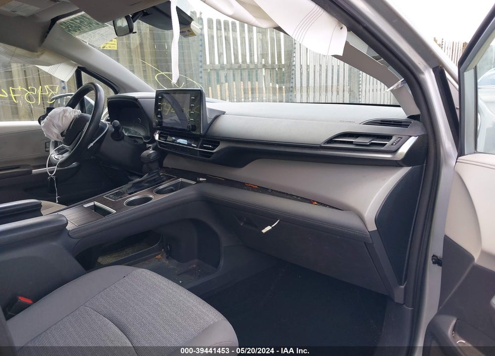 2021 TOYOTA SIENNA LE VIN: 5TDKRKEC4MS072643