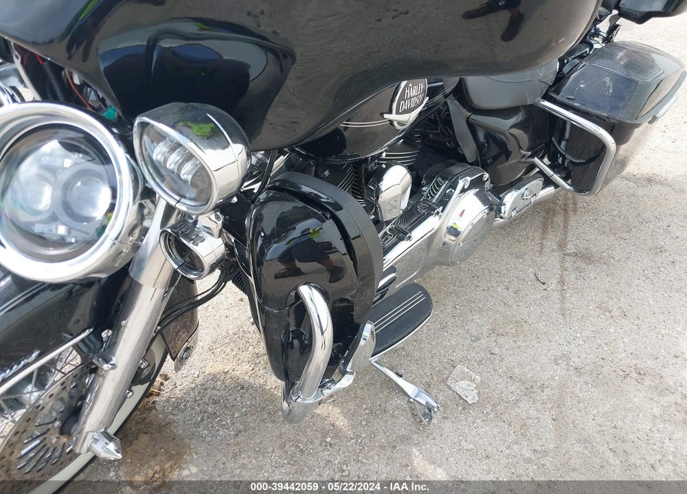 2010 HARLEY-DAVIDSON FLHRC VIN: 1HD1FR415AB626352
