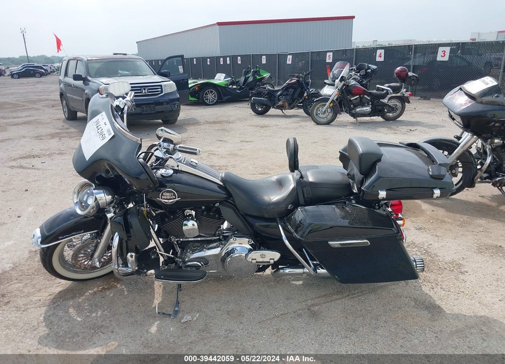 2010 HARLEY-DAVIDSON FLHRC VIN: 1HD1FR415AB626352