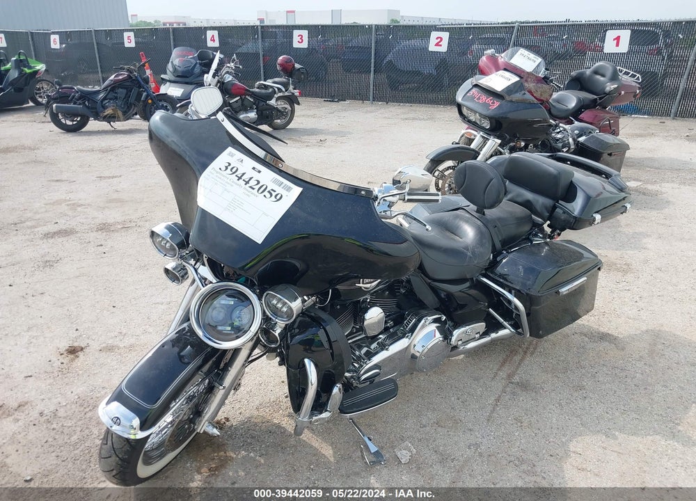 2010 HARLEY-DAVIDSON FLHRC VIN: 1HD1FR415AB626352