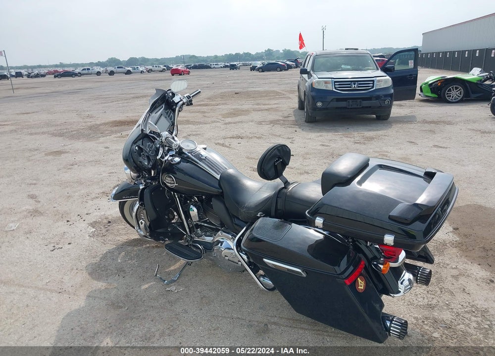 2010 HARLEY-DAVIDSON FLHRC VIN: 1HD1FR415AB626352