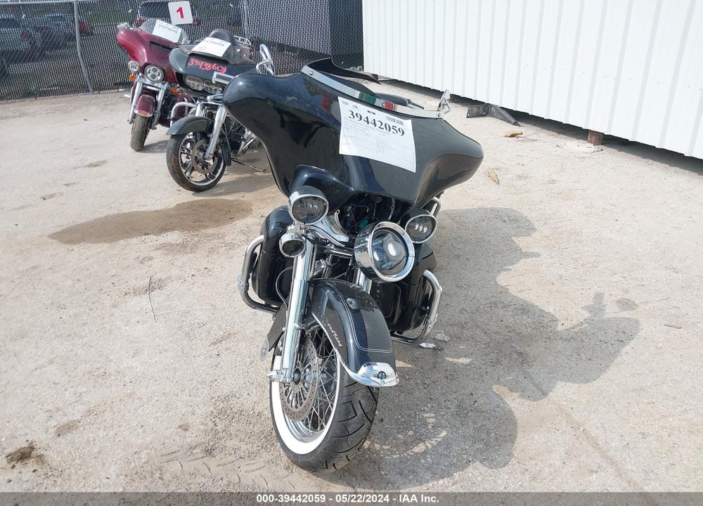2010 HARLEY-DAVIDSON FLHRC VIN: 1HD1FR415AB626352