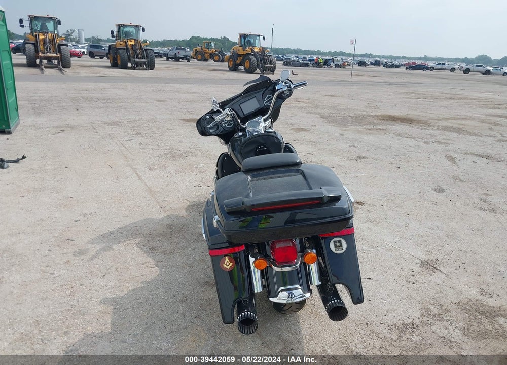 2010 HARLEY-DAVIDSON FLHRC VIN: 1HD1FR415AB626352