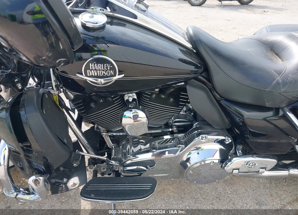 2010 HARLEY-DAVIDSON FLHRC VIN: 1HD1FR415AB626352