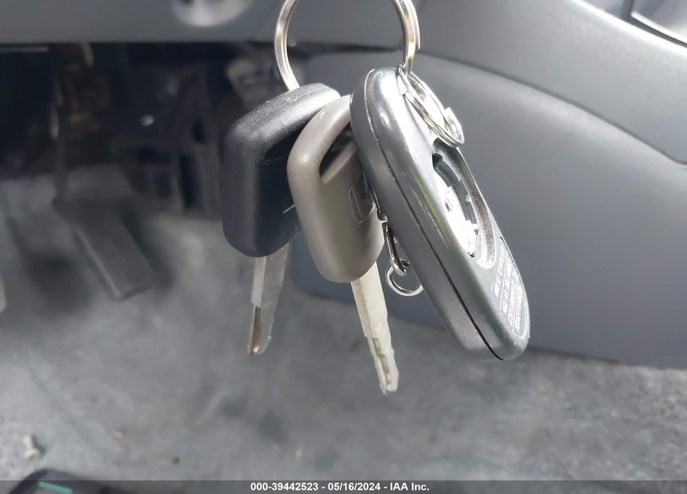2005 HONDA CIVIC LX VIN: 2HGES16605H624886