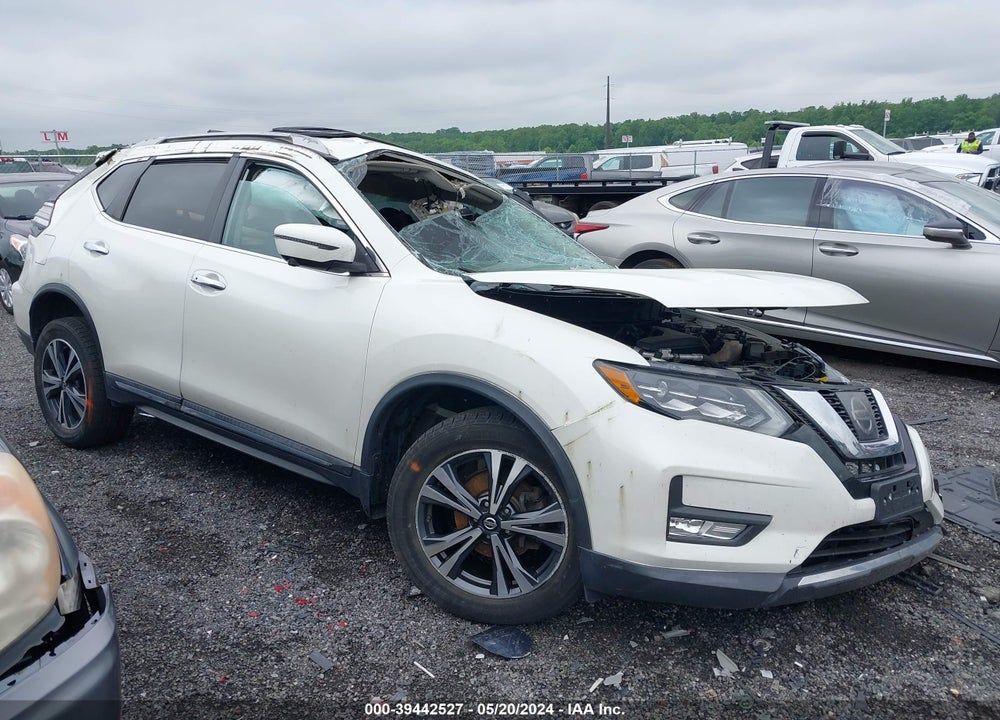 2017 NISSAN ROGUE SL VIN: 5N1AT2MV1HC790038