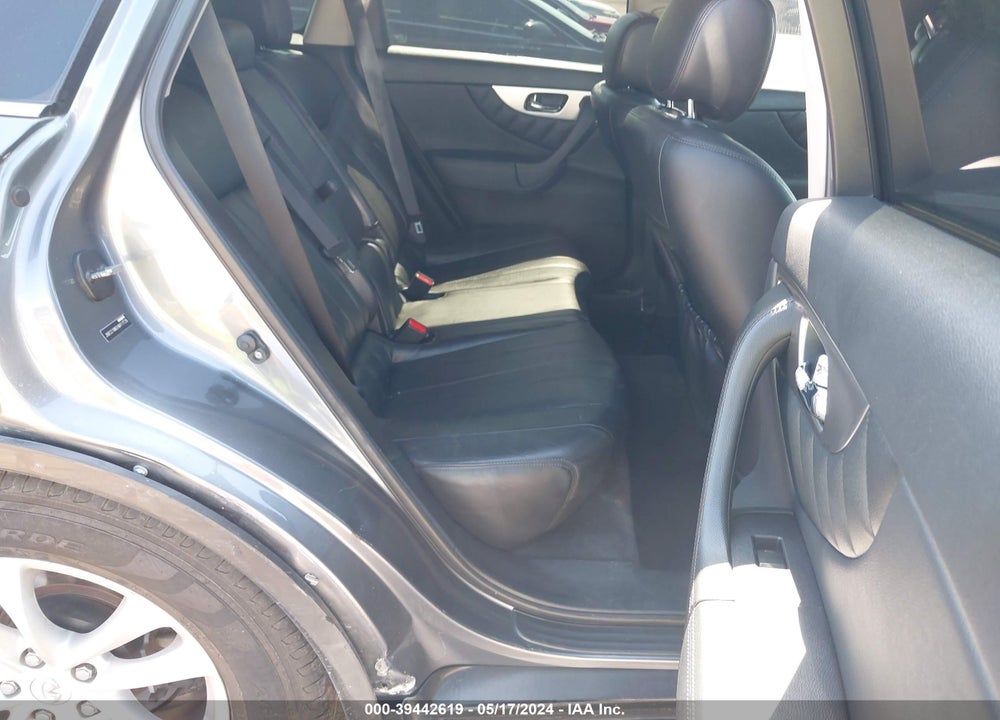 2017 INFINITI QX70 VIN: JN8CS1MW0HM411726