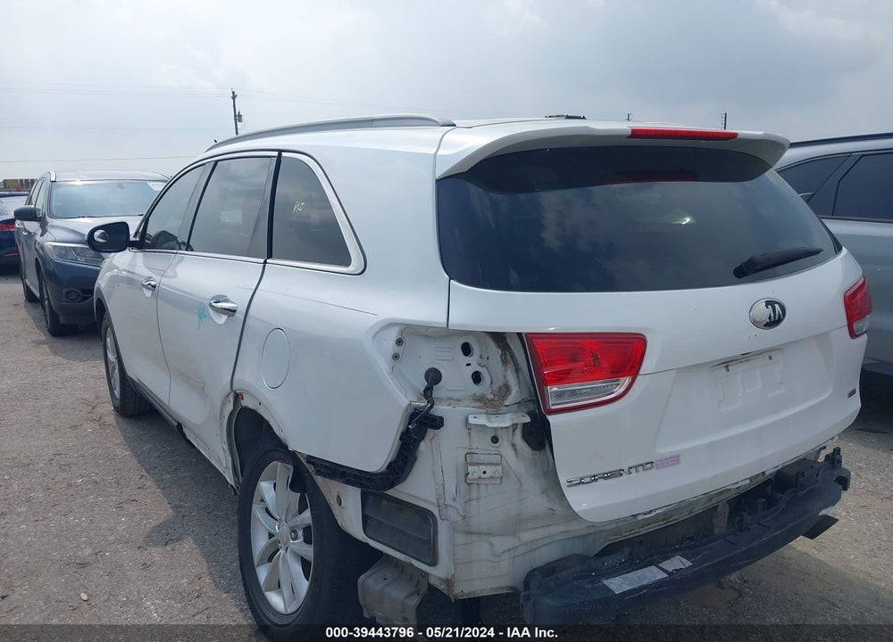 2016 KIA SORENTO 2.4L LX VIN: 5XYPG4A31GG027979