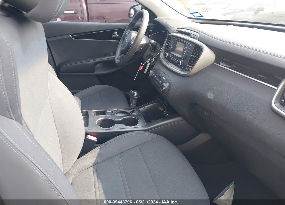 2016 KIA SORENTO 2.4L LX VIN: 5XYPG4A31GG027979