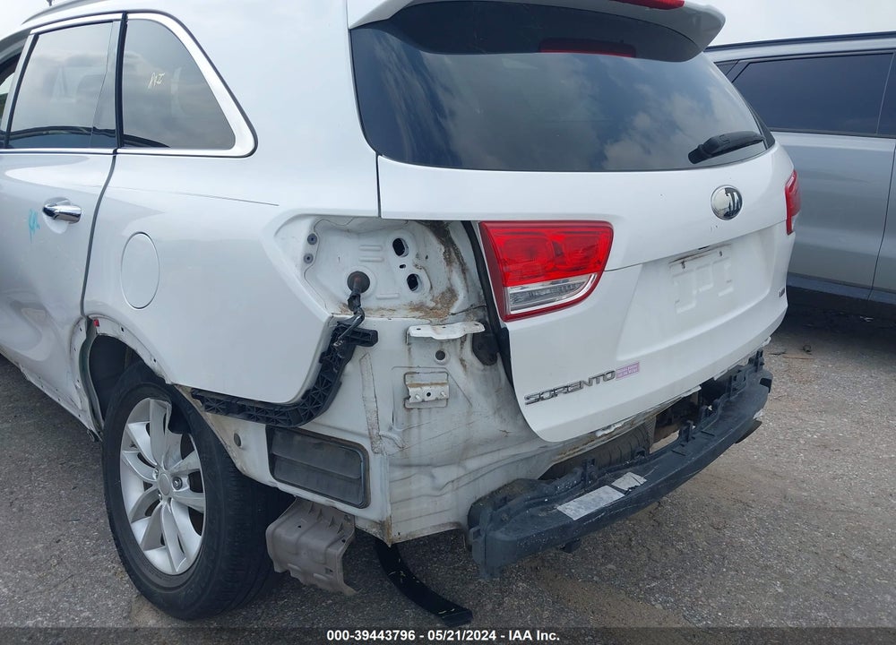 2016 KIA SORENTO 2.4L LX VIN: 5XYPG4A31GG027979