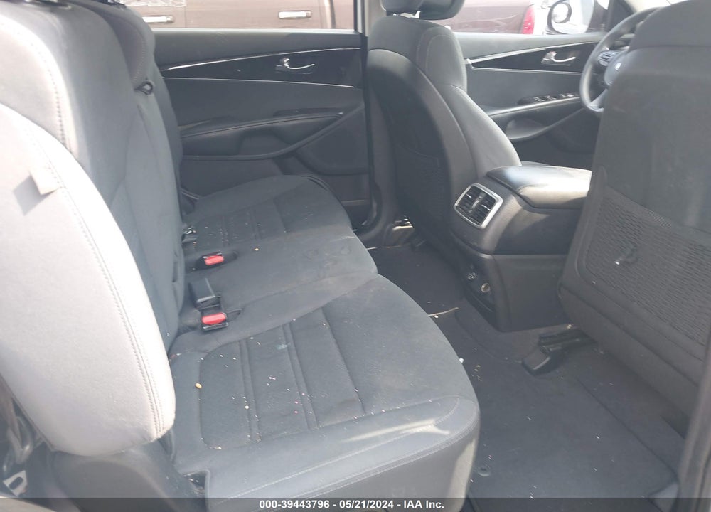 2016 KIA SORENTO 2.4L LX VIN: 5XYPG4A31GG027979