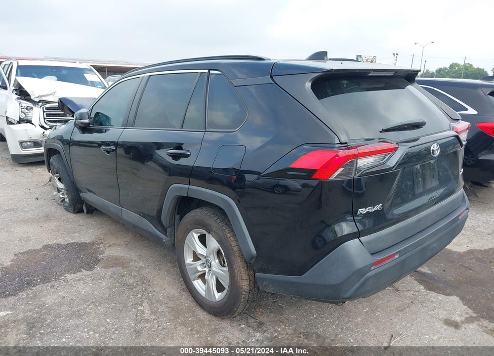 2021 TOYOTA RAV4 XLE VIN: 2T3W1RFV4MC093784