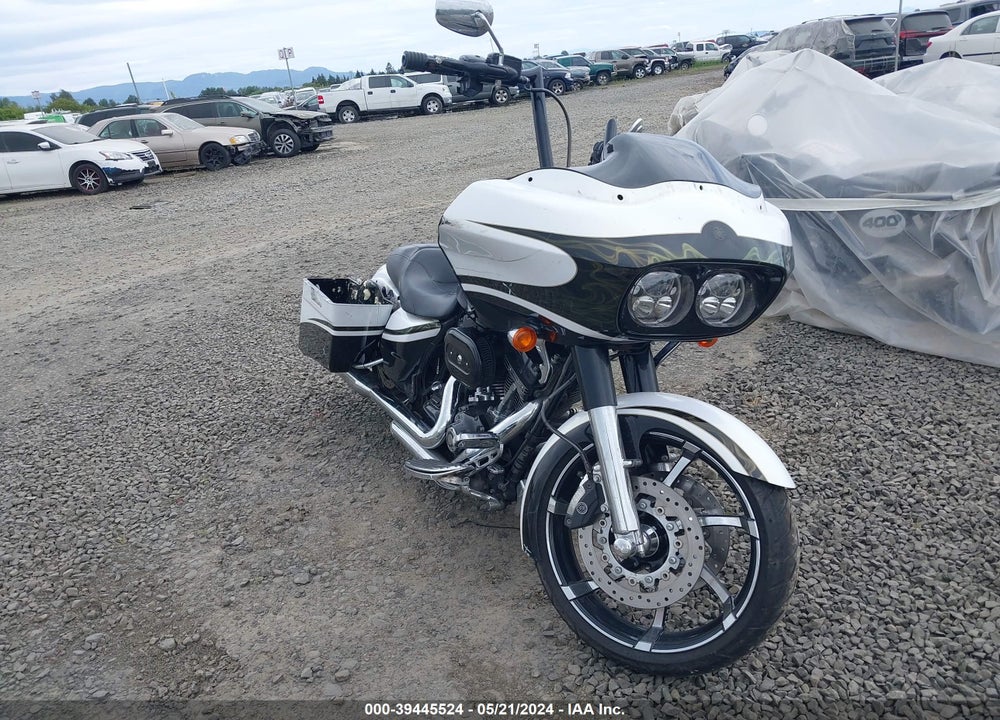 2012 HARLEY-DAVIDSON FLTRXSE CVO ROAD GLIDE CUSTOM VIN: 1HD1TC811CB957156
