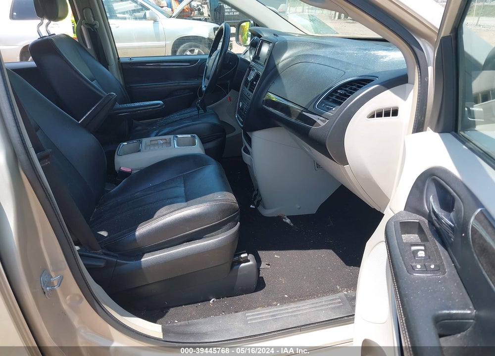 2014 CHRYSLER TOWN & COUNTRY VIN: 2C4RC1BG4ER208362
