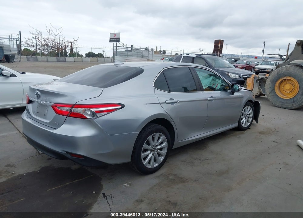 2020 TOYOTA CAMRY LE VIN: 4T1C11AK2LU962261
