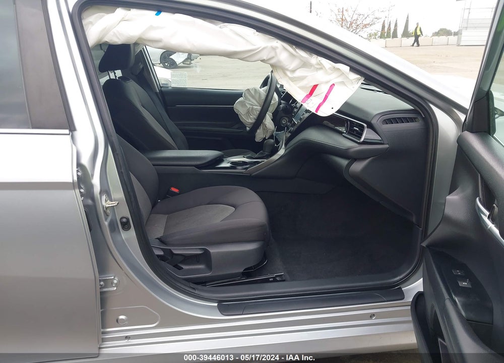 2020 TOYOTA CAMRY LE VIN: 4T1C11AK2LU962261