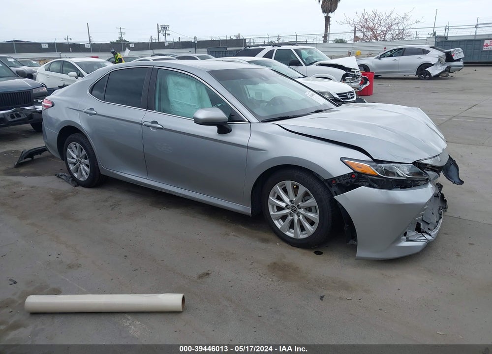 2020 TOYOTA CAMRY LE VIN: 4T1C11AK2LU962261