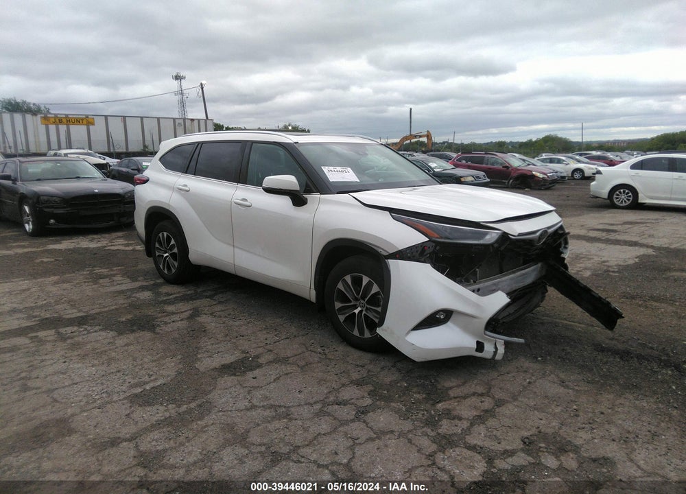 2021 TOYOTA HIGHLANDER XLE VIN: 5TDGZRBH2MS134538