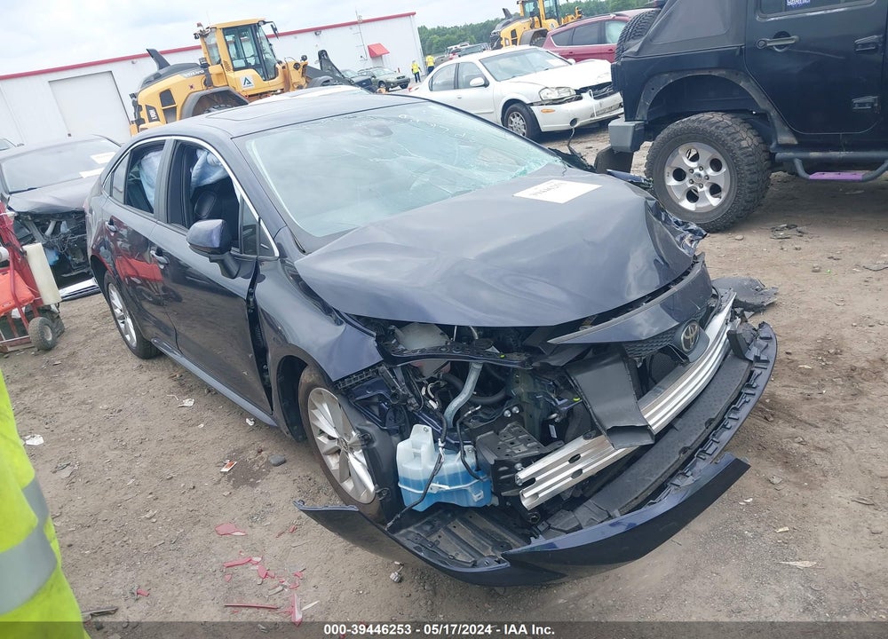 2022 TOYOTA COROLLA XLE VIN: 5YFFPMAE3NP318456