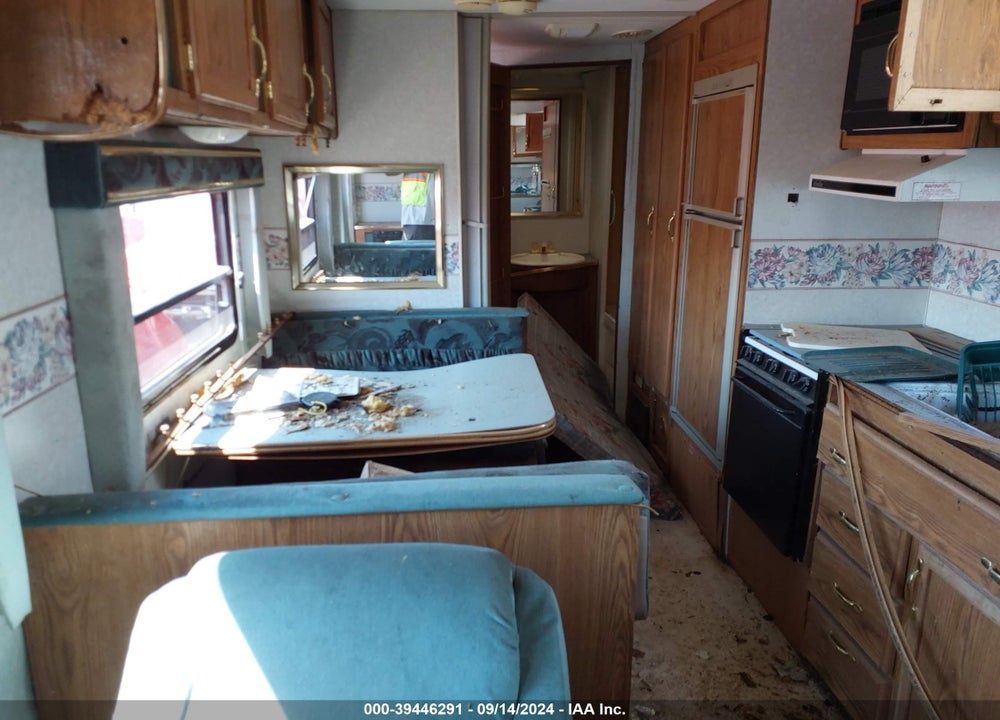 1996 FLEETWOOD PROWLER 29S VIN: 1EC1S292T2880247