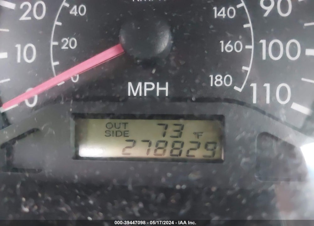 2005 TOYOTA COROLLA CE VIN: 1NXBR32E35Z561202