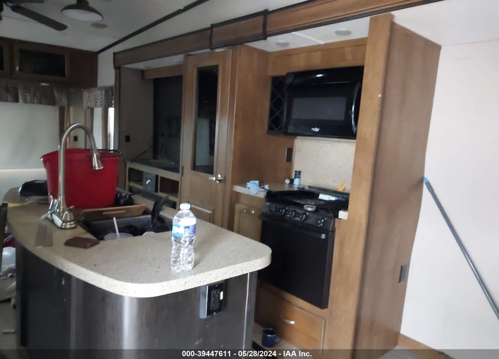 2018 COACHMEN CHAPARRAL VIN: 5ZT3CHZB4JA319337