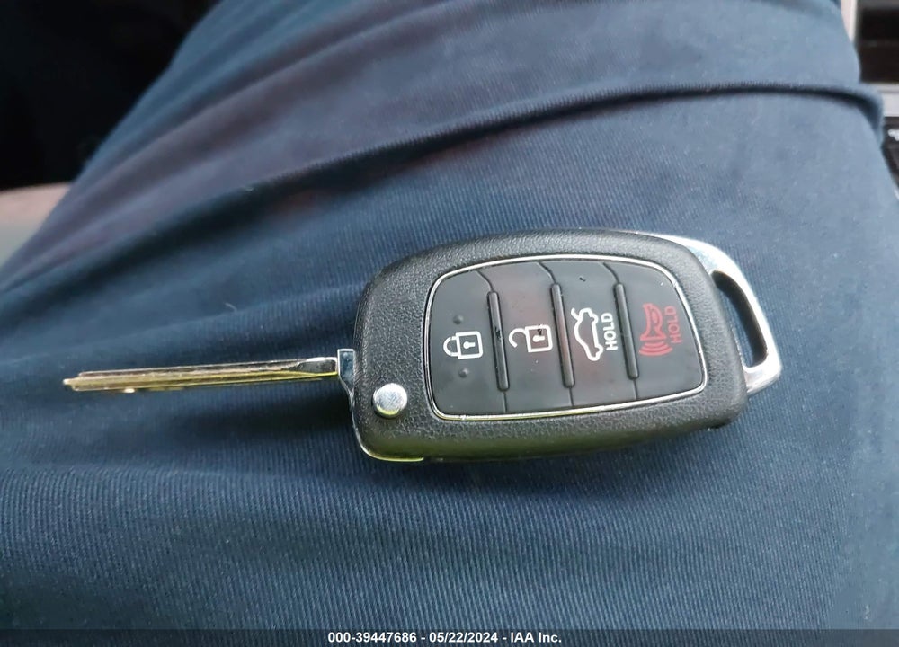 2015 HYUNDAI SONATA SE VIN: 5NPE24AFXFH153457