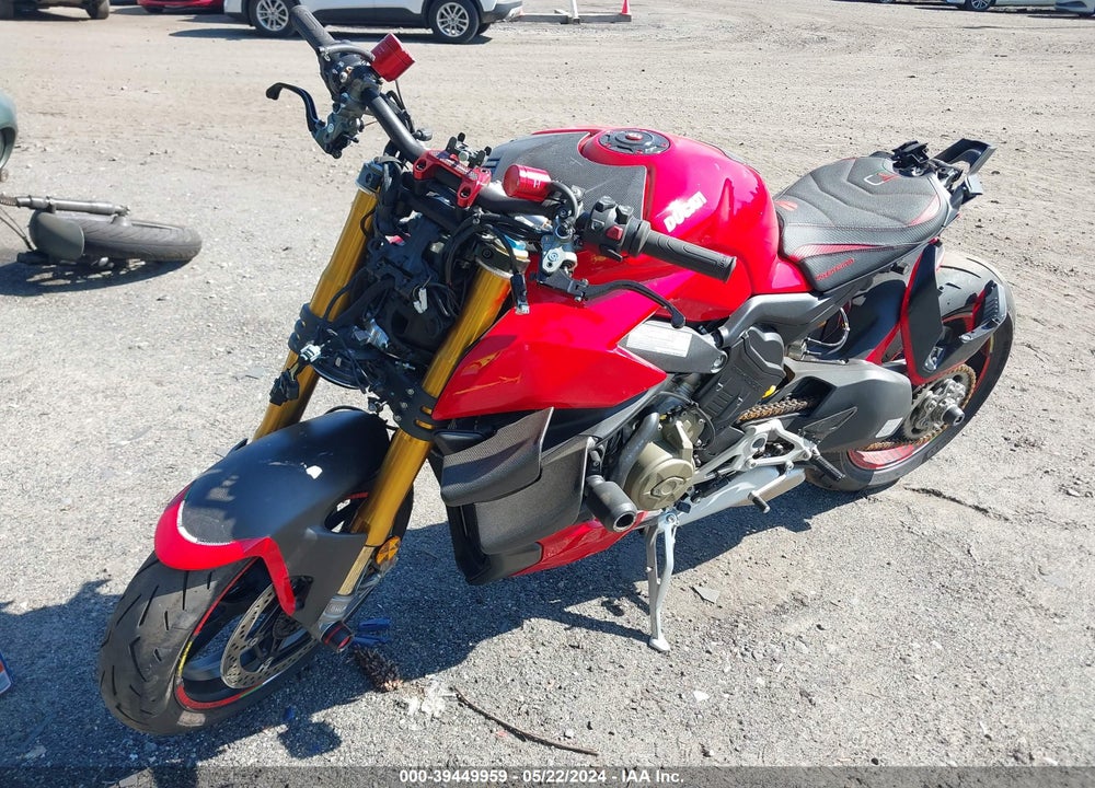 2022 DUCATI STREETFIGHTER V4/V4S VIN: ZDMFAKNW4NB007520