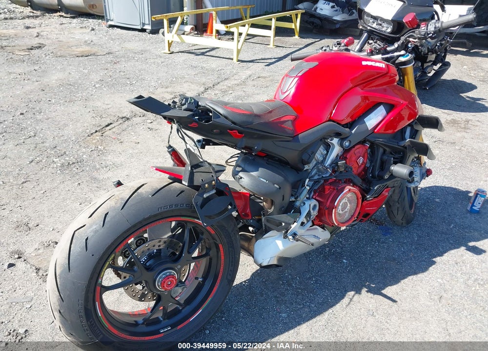 2022 DUCATI STREETFIGHTER V4/V4S VIN: ZDMFAKNW4NB007520