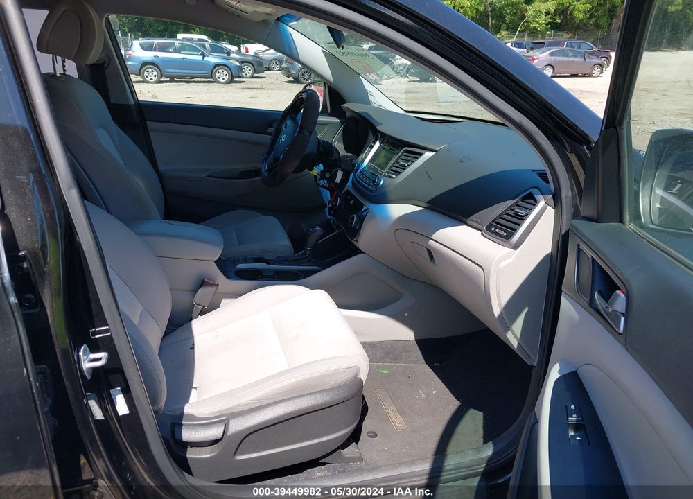 2016 HYUNDAI TUCSON SE VIN: KM8J23A49GU042392