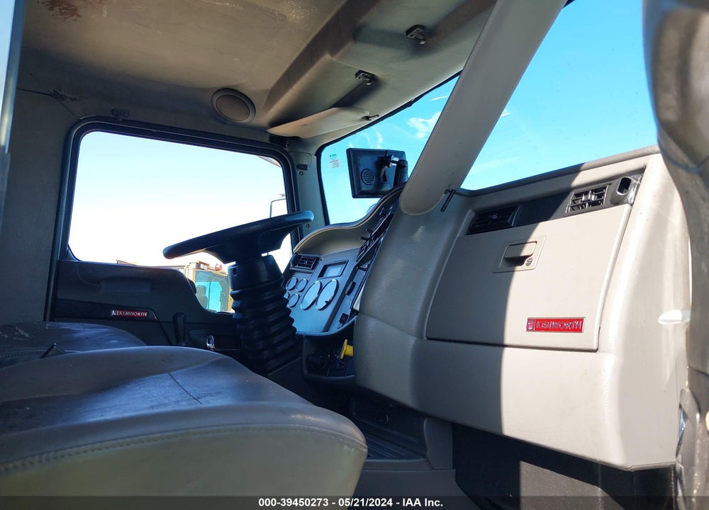 2017 KENWORTH T3 SERIES VIN: 2NKHHM6X8HM168795