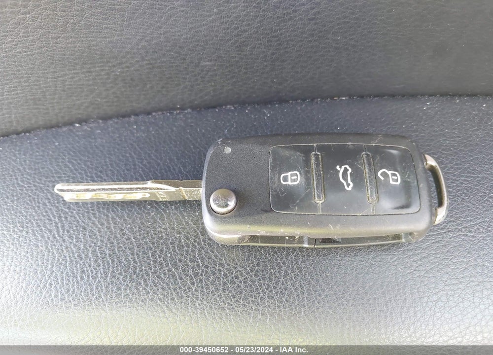 2013 VOLKSWAGEN PASSAT 2.5L SE VIN: 1VWBP7A34DC092527