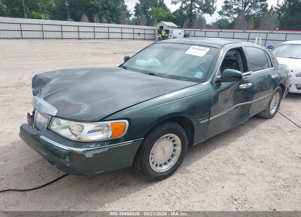 2001 LINCOLN TOWN CAR EXECUTIVE VIN: 1LNHM81W91Y632521