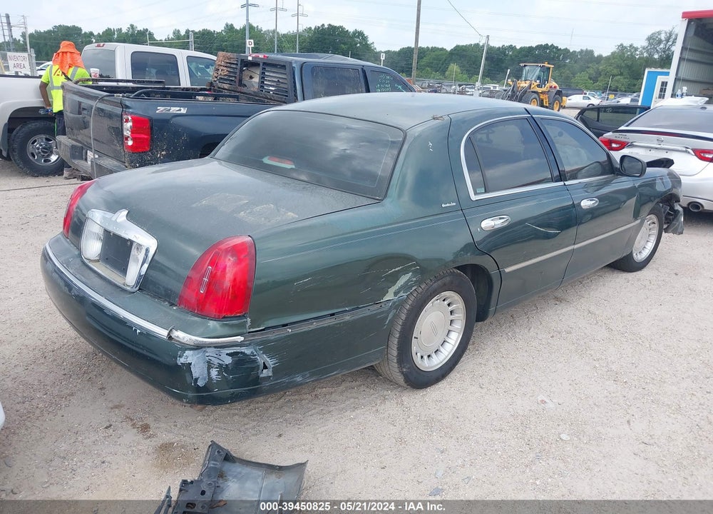 2001 LINCOLN TOWN CAR EXECUTIVE VIN: 1LNHM81W91Y632521