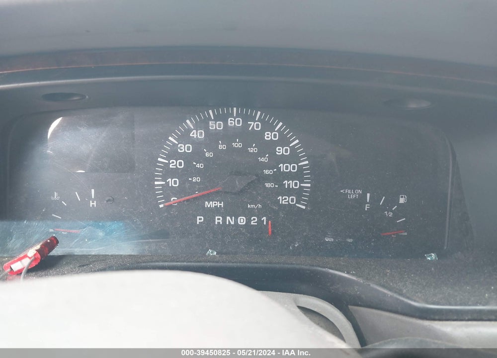 2001 LINCOLN TOWN CAR EXECUTIVE VIN: 1LNHM81W91Y632521