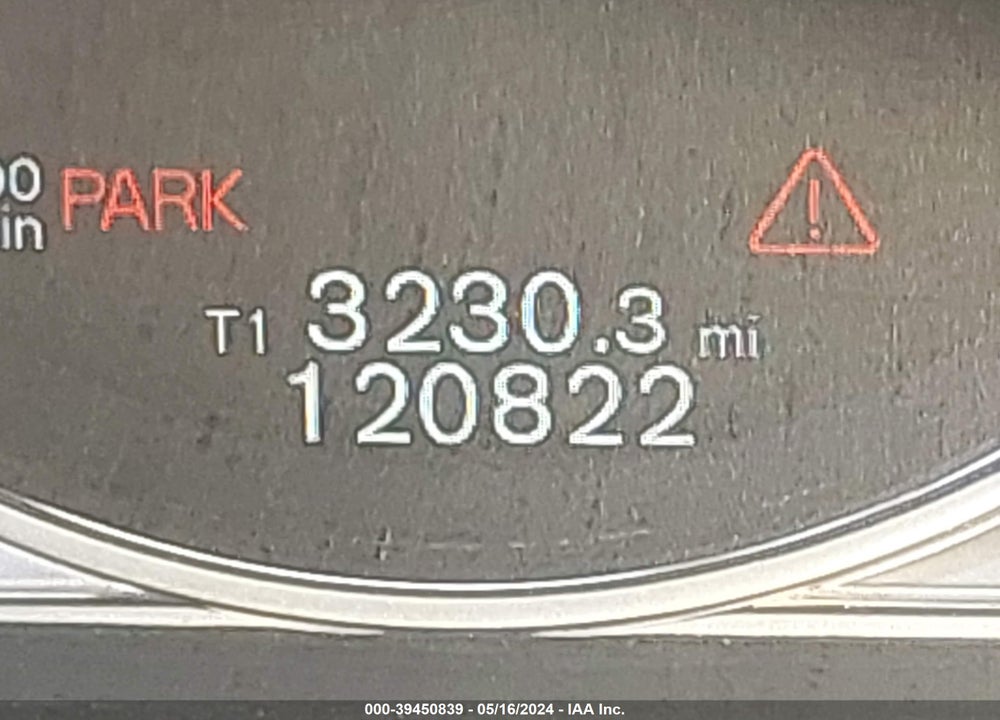 2015 VOLVO XC60 T6 VIN: YV4902RK8F2731602