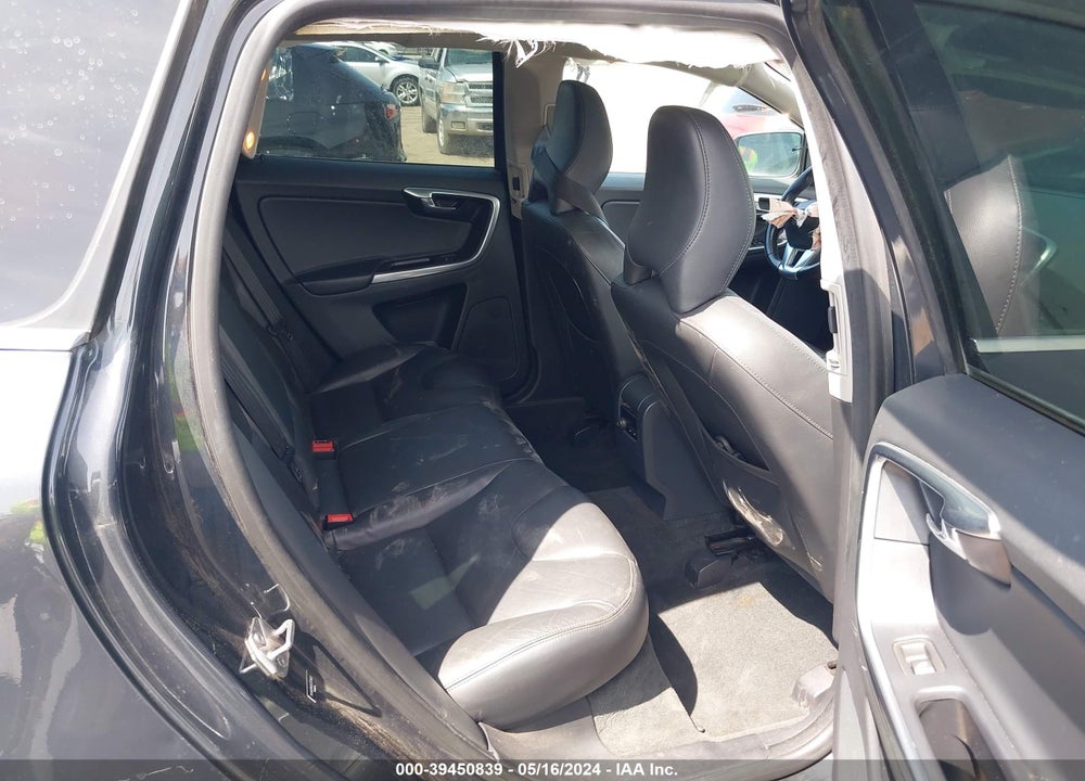 2015 VOLVO XC60 T6 VIN: YV4902RK8F2731602