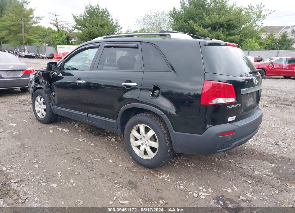 2011 KIA SORENTO LX VIN: 5XYKTCA15BG179514