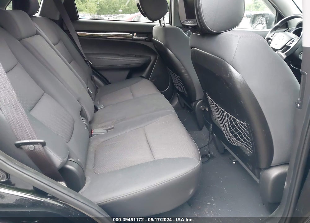 2011 KIA SORENTO LX VIN: 5XYKTCA15BG179514