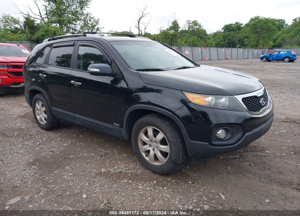 2011 KIA SORENTO LX VIN: 5XYKTCA15BG179514