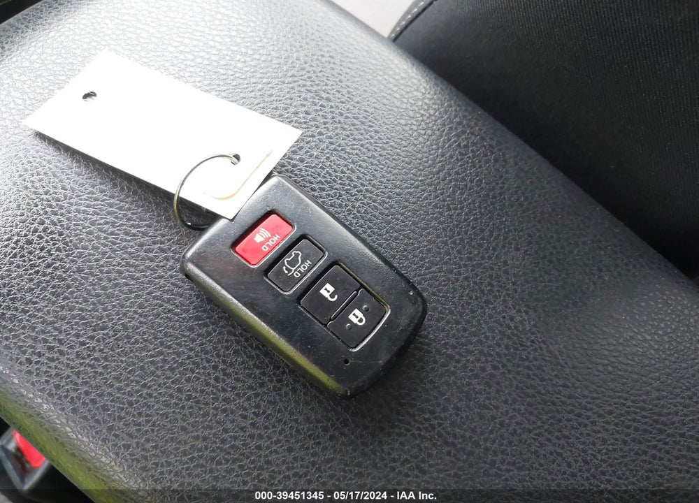 2017 TOYOTA RAV4 HYBRID XLE VIN: JTMRJREV0HD127204
