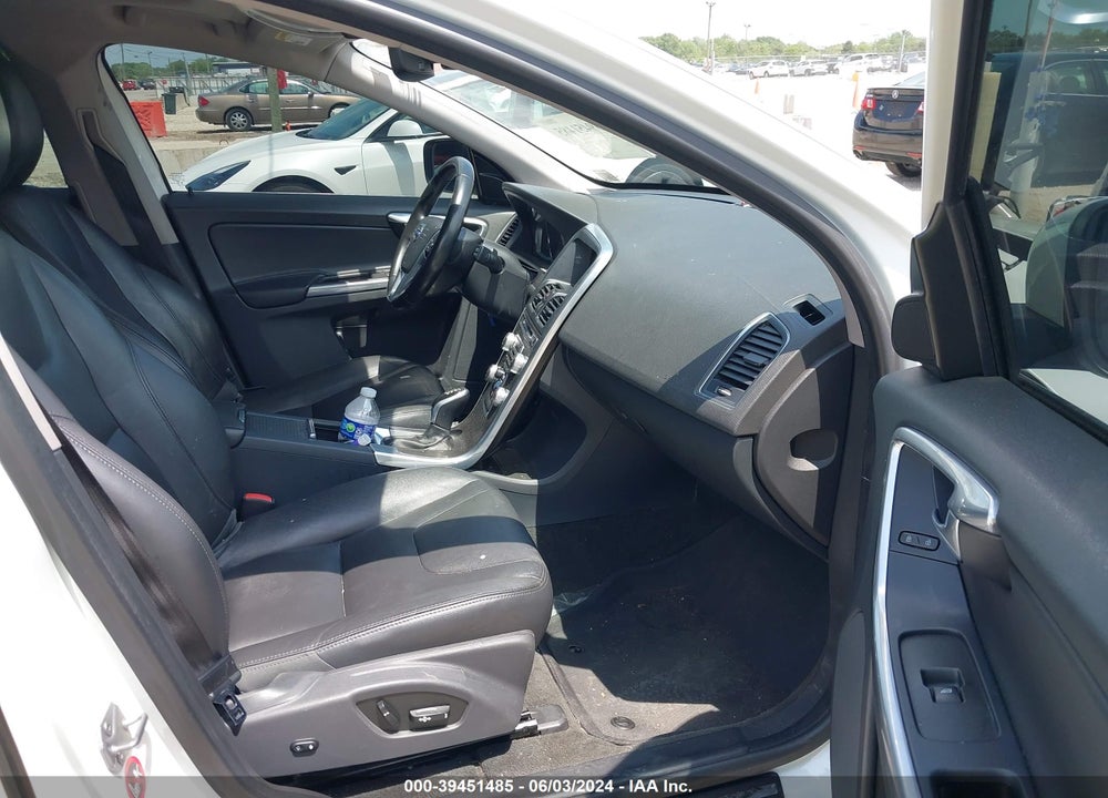 2016 VOLVO XC60 T5 PREMIER VIN: YV4612RK8G2783670
