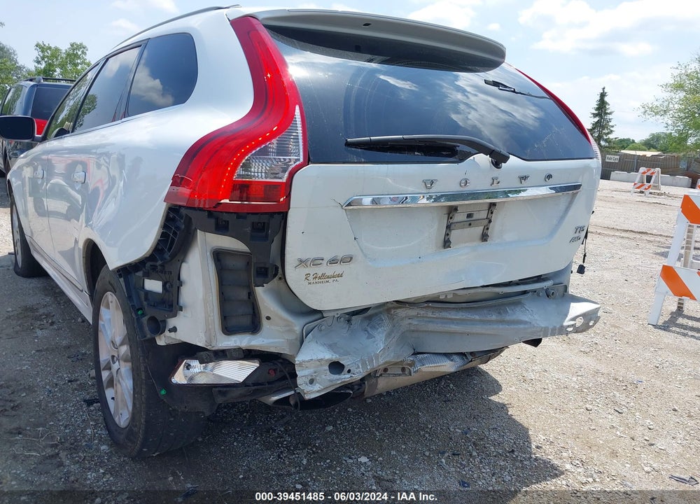 2016 VOLVO XC60 T5 PREMIER VIN: YV4612RK8G2783670
