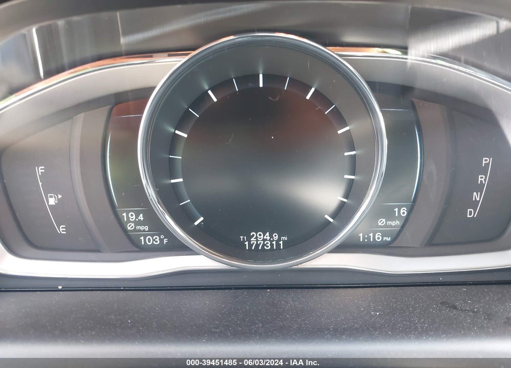 2016 VOLVO XC60 T5 PREMIER VIN: YV4612RK8G2783670
