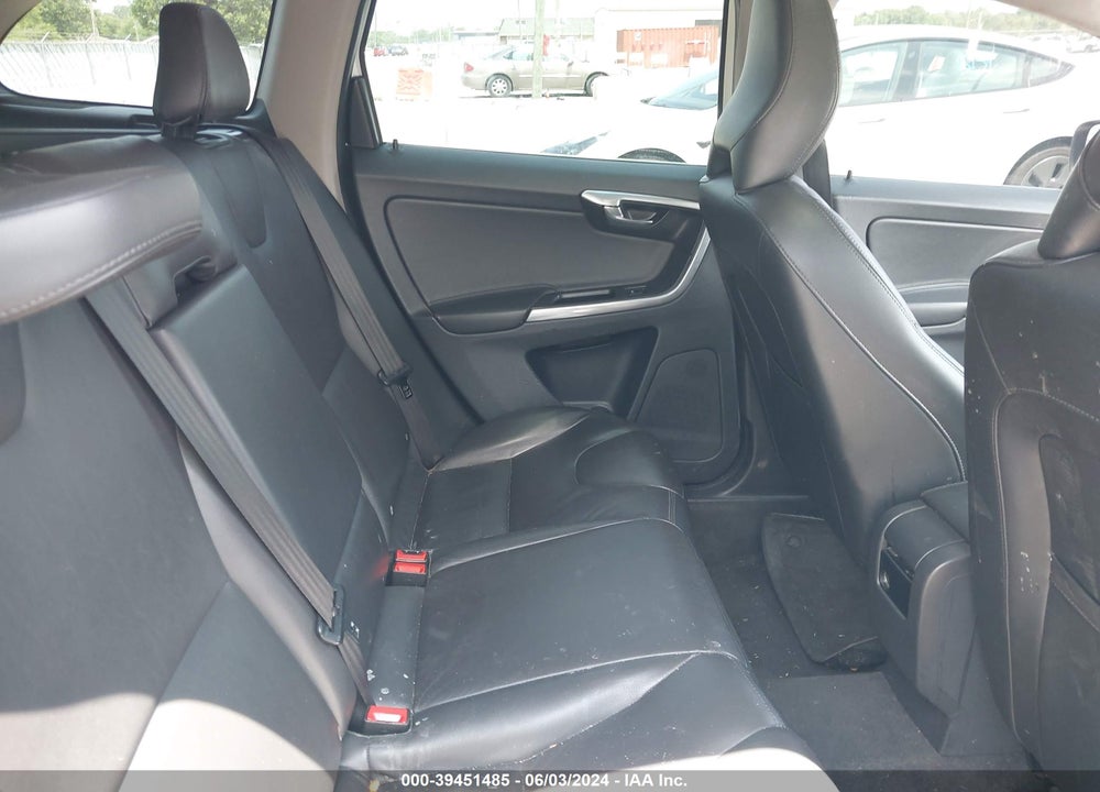 2016 VOLVO XC60 T5 PREMIER VIN: YV4612RK8G2783670