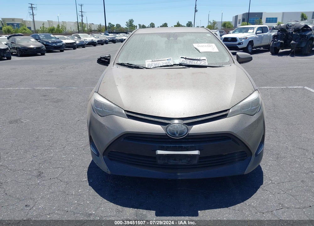 2018 TOYOTA COROLLA XLE VIN: 5YFBURHE0JP748904