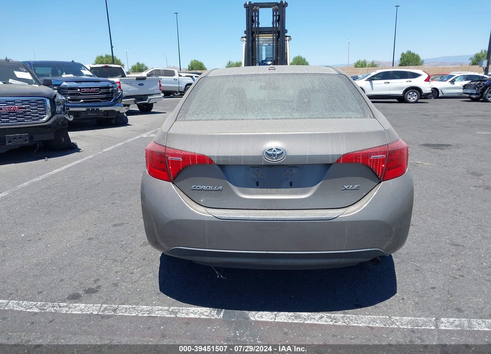 2018 TOYOTA COROLLA XLE VIN: 5YFBURHE0JP748904