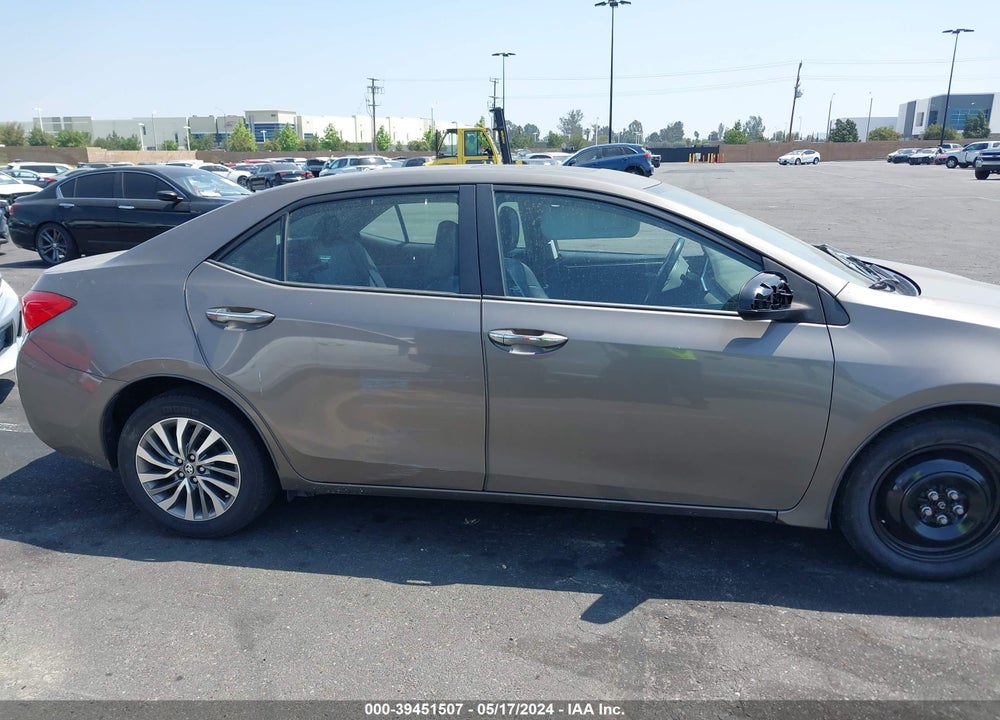 2018 TOYOTA COROLLA XLE VIN: 5YFBURHE0JP748904