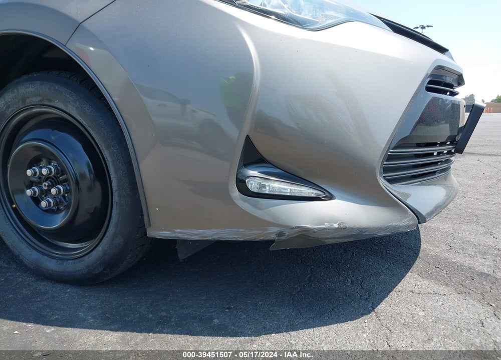 2018 TOYOTA COROLLA XLE VIN: 5YFBURHE0JP748904